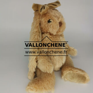 Charismatic Cornelia, Peluche Bukowski, lapin